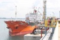 Oil refinery to halt operations, adding to petrol shortage