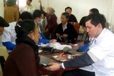 Young doctors provide free health checks