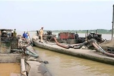 Illegal miners kept on the run in Hung Yen