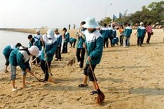 Waste discharges pollute nation's seas