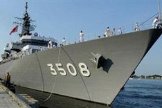 Japan’s naval defence ships visit Danang