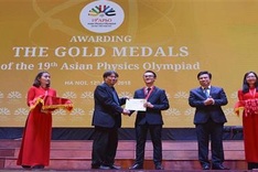 School student lives his passion for physics