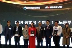 RoK firms present scholarships to 90 outstanding Vietnamese students