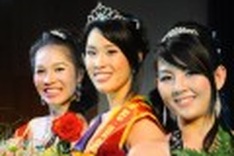 Vietnamese high school student becomes Czech Miss Vietnam