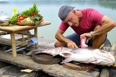 Famous US chef explores Vietnamese cuisine, culture