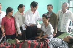 “Forest men” receive support to settle down