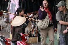 Official urges improving tourism service quality