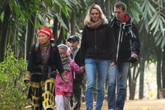 Tourists flock to Sapa to welcome Christmas in icy cold