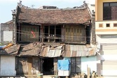 Hue struggles to protect buildings