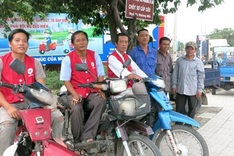 Motorbike-taxi drivers give first aid to traffic victims