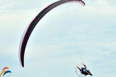 Danang to host international parasailing competition