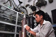 Young teacher collects wartime objects