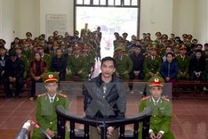 Court sentences eight to death for heroin trafficking