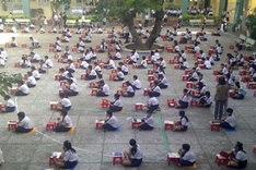 Holding exams in schoolyard, school sparks controversy