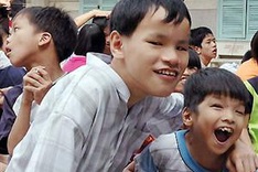 Thousands join Walk for Agent Orange victims