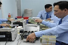 Banks boost lending, offering a chance for homeowners