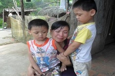 Poor couple sells blood to save their children