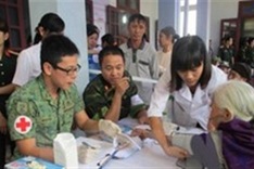 Vietnam, Singapore make joint charitable medical effort