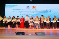 How to teach English efficiently under discussion