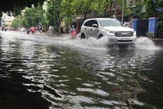 HCM City reviews ongoing flood-prevention programme