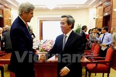 Ex-Secretary of State Kerry pledges US support for Vietnam’s clean energy