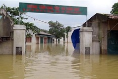 OVs make donations to help flood victims in central region