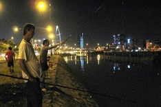 Fishing at night in vogue