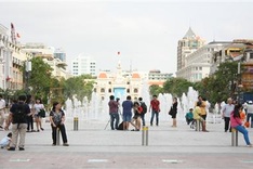 Saigon enjoys first pedestrian mall