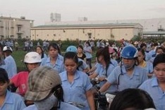 Poor students bent over with high tuition burden