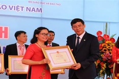 Outstanding teachers honoured in Hanoi