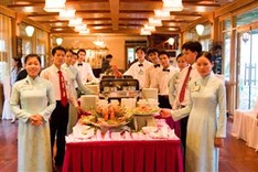 Experts discuss ways to boost services sector