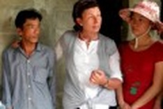 Foreign woman who heals injured hearts