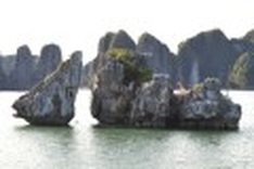 Ha Long Bay tops new world wonder poll