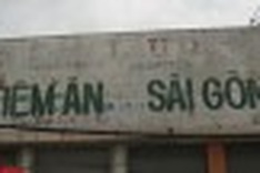 Disorderly outdoor advertising boards in HCM City