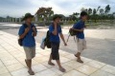 Three students make trans-Vietnam walk
