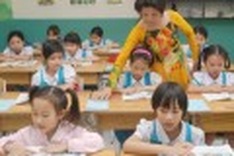 MOET admits it’s difficult to find English teachers
