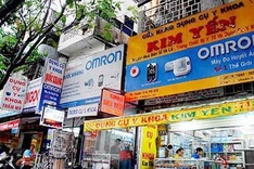 Authorities crack down on street ads