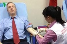 US Ambassador donates blood ahead of Tet