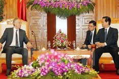 Former UK PM vows assistance to Vietnam