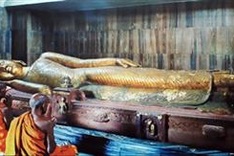 Buddhist photo exhibition opens in Hanoi