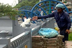 HCM City's canals cleaned at huge cost again polluted