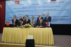 Vietnam, Russia sign deals on further oil and gas exploitation