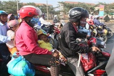 Mass return to HCM City as Tet holiday draws to a close