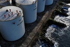 Greenpeace 'occupies' Indonesia palm oil plant with rock band