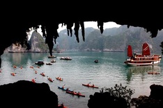 Quang Ninh lifts ban on Ha Long kayaking