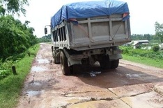 Heavy truck traffic downgrading Red River dyke system