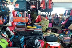 Shops in Hanoi sell fake products to foreigners