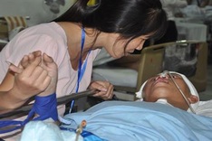 Pregnant woman takes care of injured husband