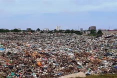 Huge landfill pollutes Sam Son Beach