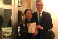 Vietnamese poet Y Nhi receives award